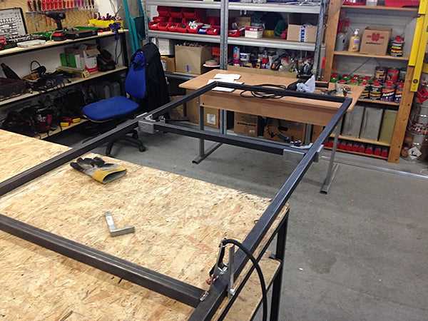 Konstrukce reklamního poutače – výroba rámu pro velkoformátovou reklamu