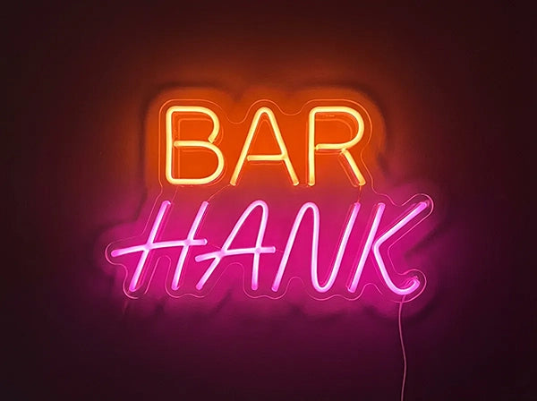 Neonový nápis BAR HANK – stylové LED neon logo vhodné pro bar nebo podnik