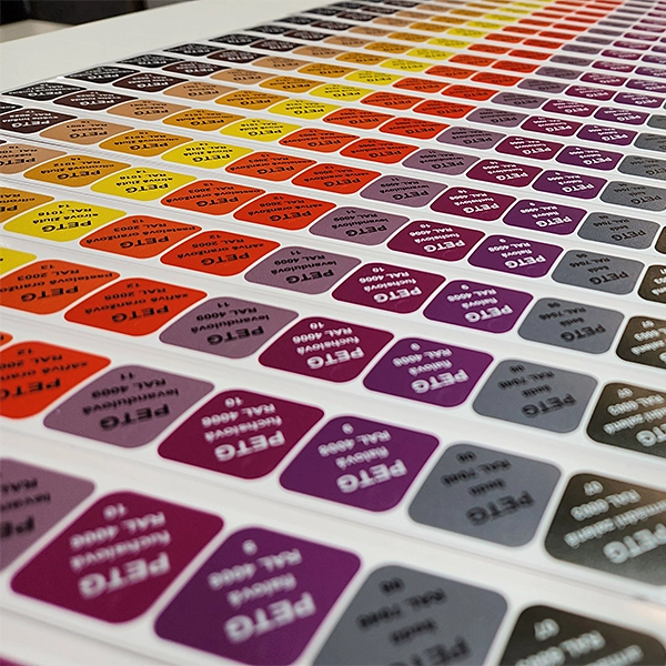 Reklamní samolepky na zboží – potisk štítků pro označení produktů a obalů